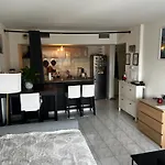 Agreable Appartement Climatise Devant La Mer Avec Parking